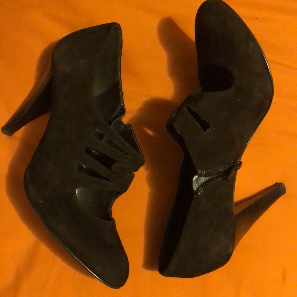 Shoes - Picture 2 of 3